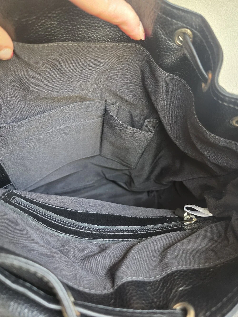 ✨ NWT Two Pretty Handcrafted Full Grain Leather Convertible Backpack ✨